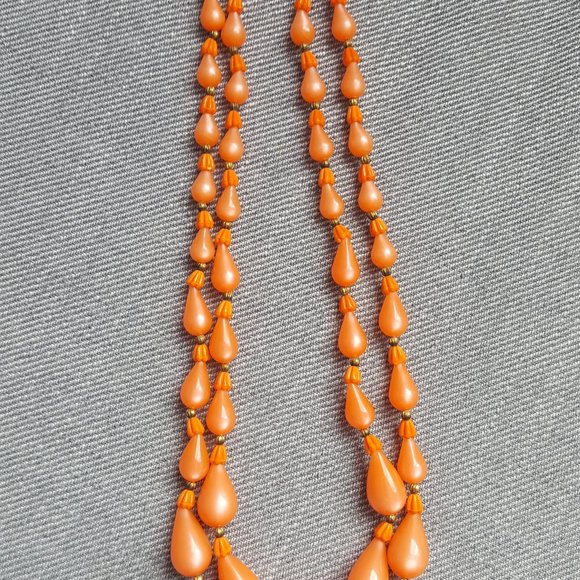 Vintage 70s Bright Double Strand Coral Orange Moonglow Lucite and Glass Necklace - Picture 4 of 9